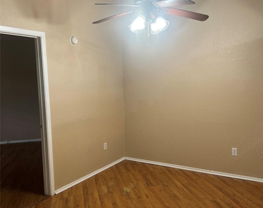 6507 Bridgegate Drive - Photo Thumbnail 8