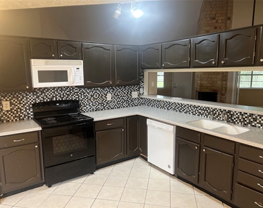 6507 Bridgegate Drive - Photo Thumbnail 5