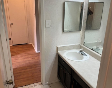 6507 Bridgegate Drive - Photo Thumbnail 11