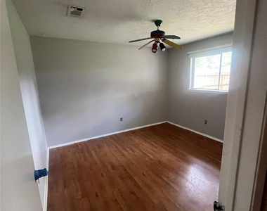 6507 Bridgegate Drive - Photo Thumbnail 9