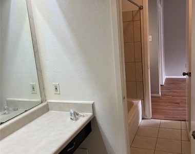 6507 Bridgegate Drive - Photo Thumbnail 12