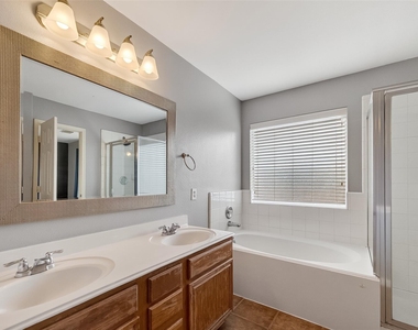 31722 Royal Woods Court - Photo Thumbnail 22