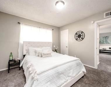 4343 Shaver Street - Photo Thumbnail 3