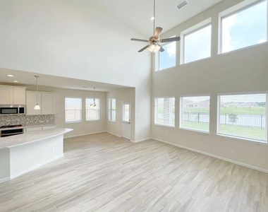 4403 Silvergrass Lane - Photo Thumbnail 10