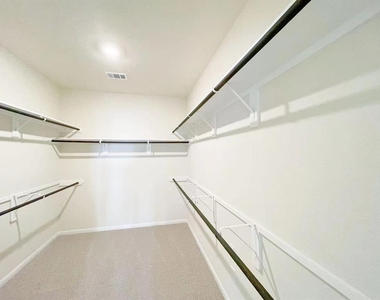 4403 Silvergrass Lane - Photo Thumbnail 15
