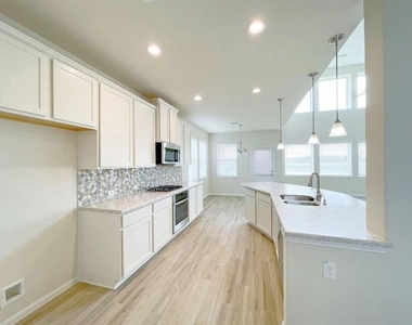 4403 Silvergrass Lane - Photo Thumbnail 7