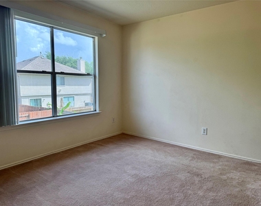 8930 Aspen Place Drive - Photo Thumbnail 12