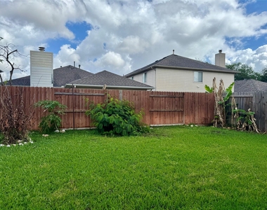 8930 Aspen Place Drive - Photo Thumbnail 4