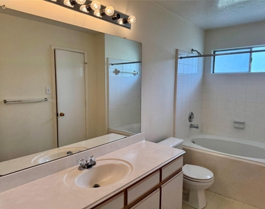 8930 Aspen Place Drive - Photo Thumbnail 8