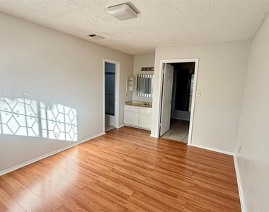 13034 Birch Grove Drive - Photo Thumbnail 6