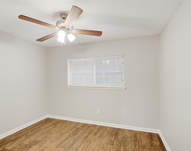 5701 Schumacher Lane - Photo Thumbnail 3