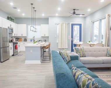 2214 Des Chaumes Street - Photo Thumbnail 5