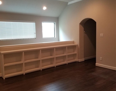 5326 Larkin Street - Photo Thumbnail 13