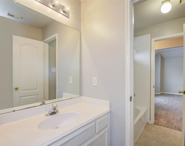 411 Green Stone Court - Photo Thumbnail 31