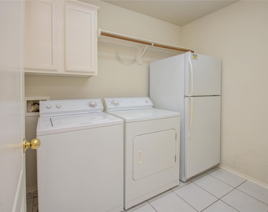411 Green Stone Court - Photo Thumbnail 15