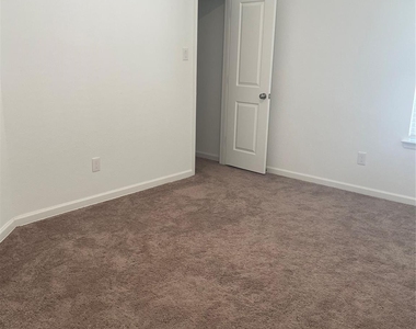 621 Aspen Falls Court - Photo Thumbnail 17