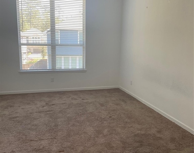 621 Aspen Falls Court - Photo Thumbnail 10