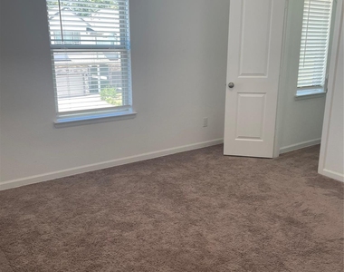 621 Aspen Falls Court - Photo Thumbnail 14