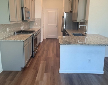 621 Aspen Falls Court - Photo Thumbnail 6