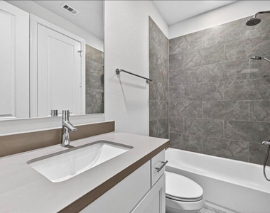 815 Bringhurst Street - Photo Thumbnail 9