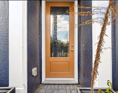 815 Bringhurst Street - Photo Thumbnail 2
