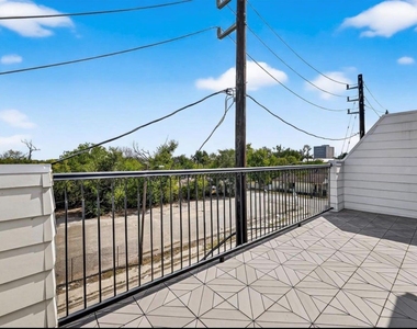 815 Bringhurst Street - Photo Thumbnail 13