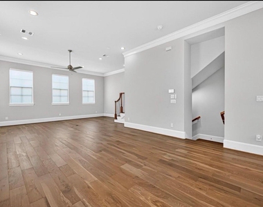 815 Bringhurst Street - Photo Thumbnail 6