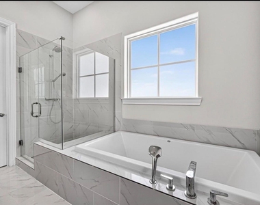 815 Bringhurst Street - Photo Thumbnail 12