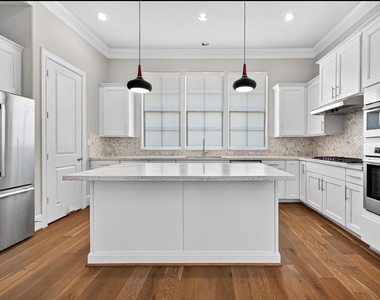 815 Bringhurst Street - Photo Thumbnail 7