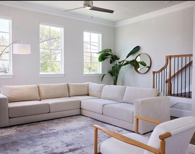 815 Bringhurst Street - Photo Thumbnail 4