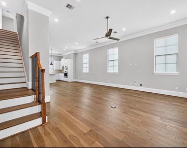 815 Bringhurst Street - Photo Thumbnail 8