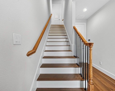 815 Bringhurst Street - Photo Thumbnail 3