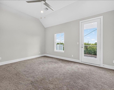 815 Bringhurst Street - Photo Thumbnail 10