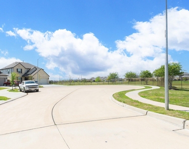 13022 Mid Stocket Drive - Photo Thumbnail 16