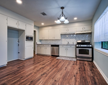 5907 Nancy Ann Street - Photo Thumbnail 8