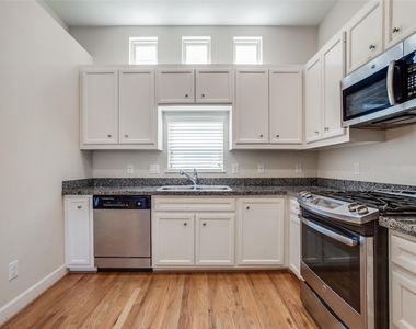 2710 Hullsmith Drive - Photo Thumbnail 16