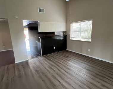 10115 Overview Drive - Photo Thumbnail 4