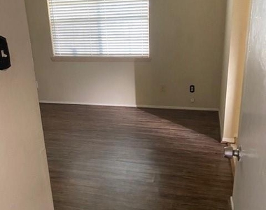 10115 Overview Drive - Photo Thumbnail 5