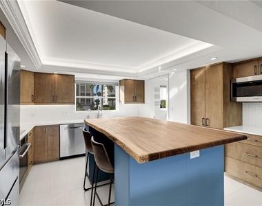 9486 Gulf Shore Drive - Photo Thumbnail 10