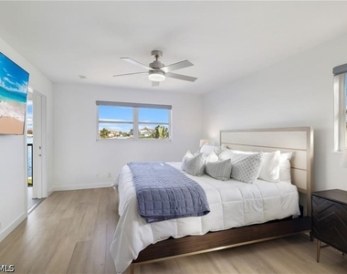 9486 Gulf Shore Drive - Photo Thumbnail 17
