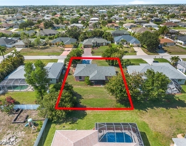 930 Sw 34th Street - Photo Thumbnail 1