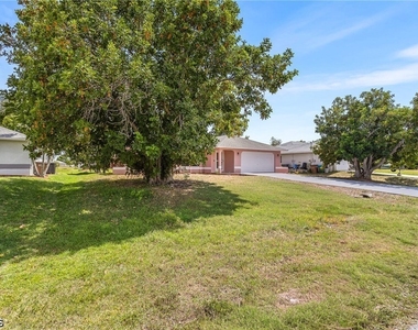 930 Sw 34th Street - Photo Thumbnail 5