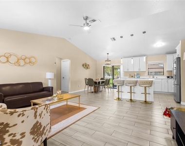 930 Sw 34th Street - Photo Thumbnail 17
