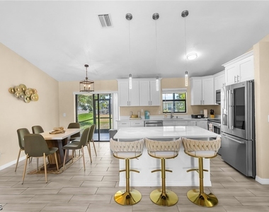 930 Sw 34th Street - Photo Thumbnail 16