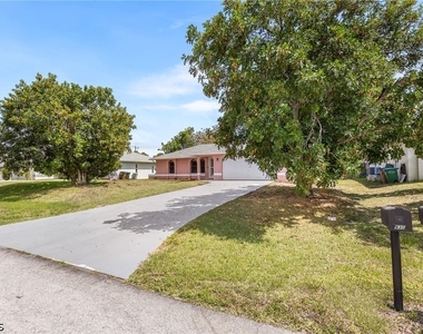 930 Sw 34th Street - Photo Thumbnail 4