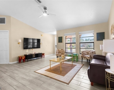 930 Sw 34th Street - Photo Thumbnail 13