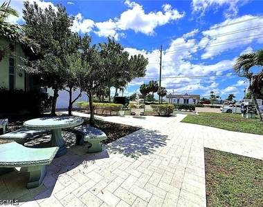 3817 Del Prado Boulevard S - Photo Thumbnail 9
