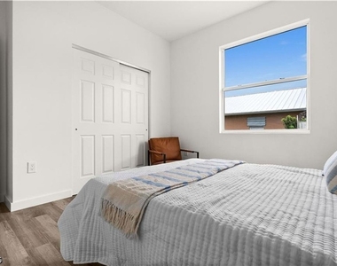 716 Gordon Avenue S - Photo Thumbnail 9