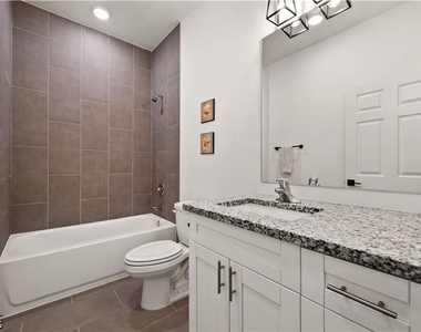 716 Gordon Avenue S - Photo Thumbnail 5