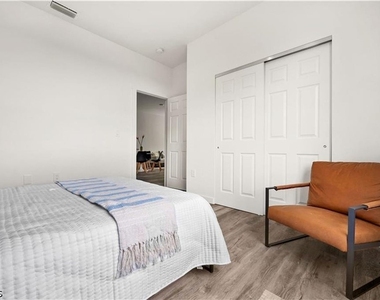 716 Gordon Avenue S - Photo Thumbnail 10